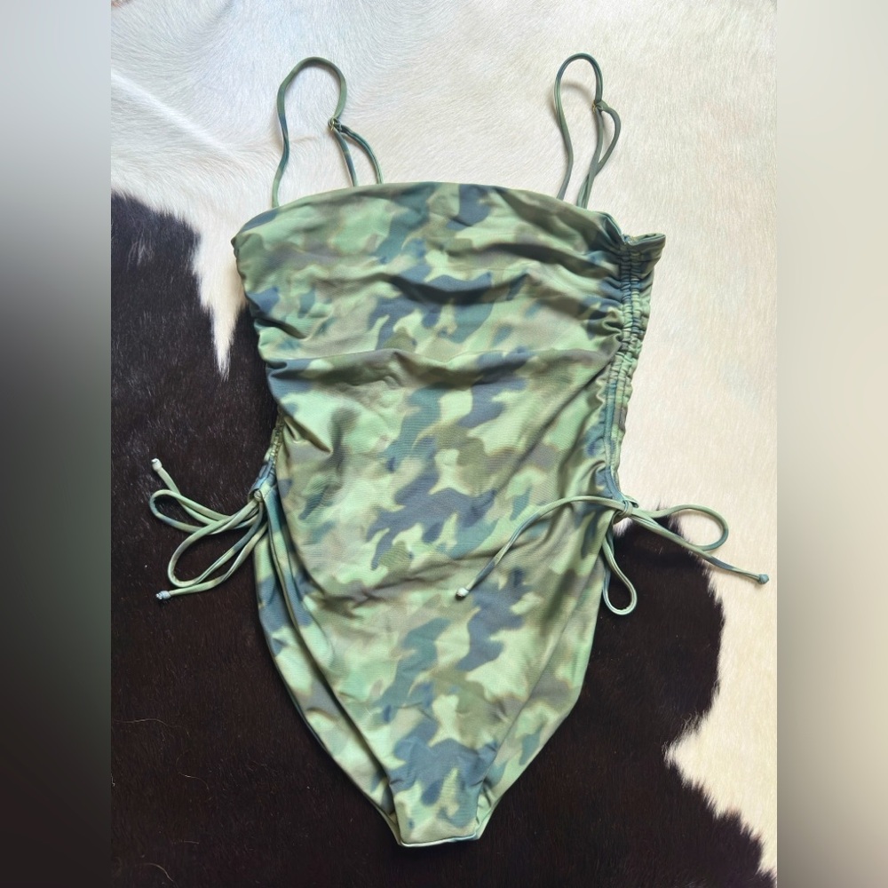 Skatie one piece swimsuit (M)